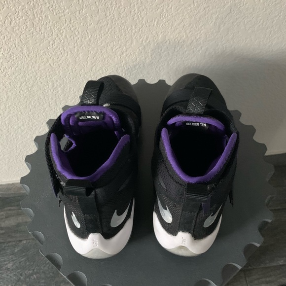 $78🔥Nike LeBron high tops size 6.5Y or 39 - Picture 3 of 7